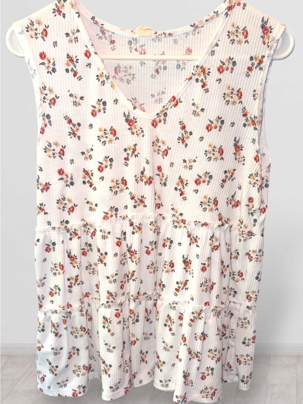 🌺Lazy Sundays White Floral V-Neck Tiered Tank Top